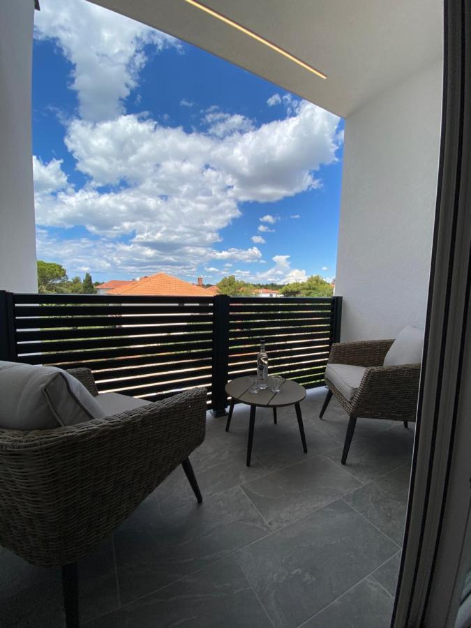 Apartmani Kumenat Biograd Na Moru Exterior foto